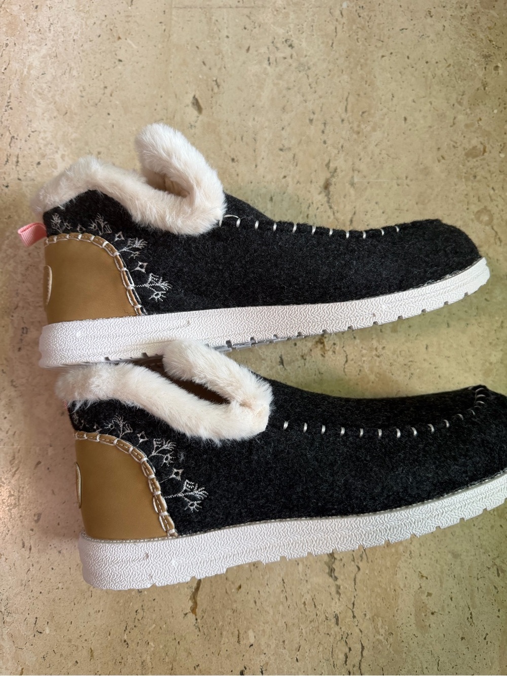 Women’s Soft and Fuzzy Slipper Boots Size 10
